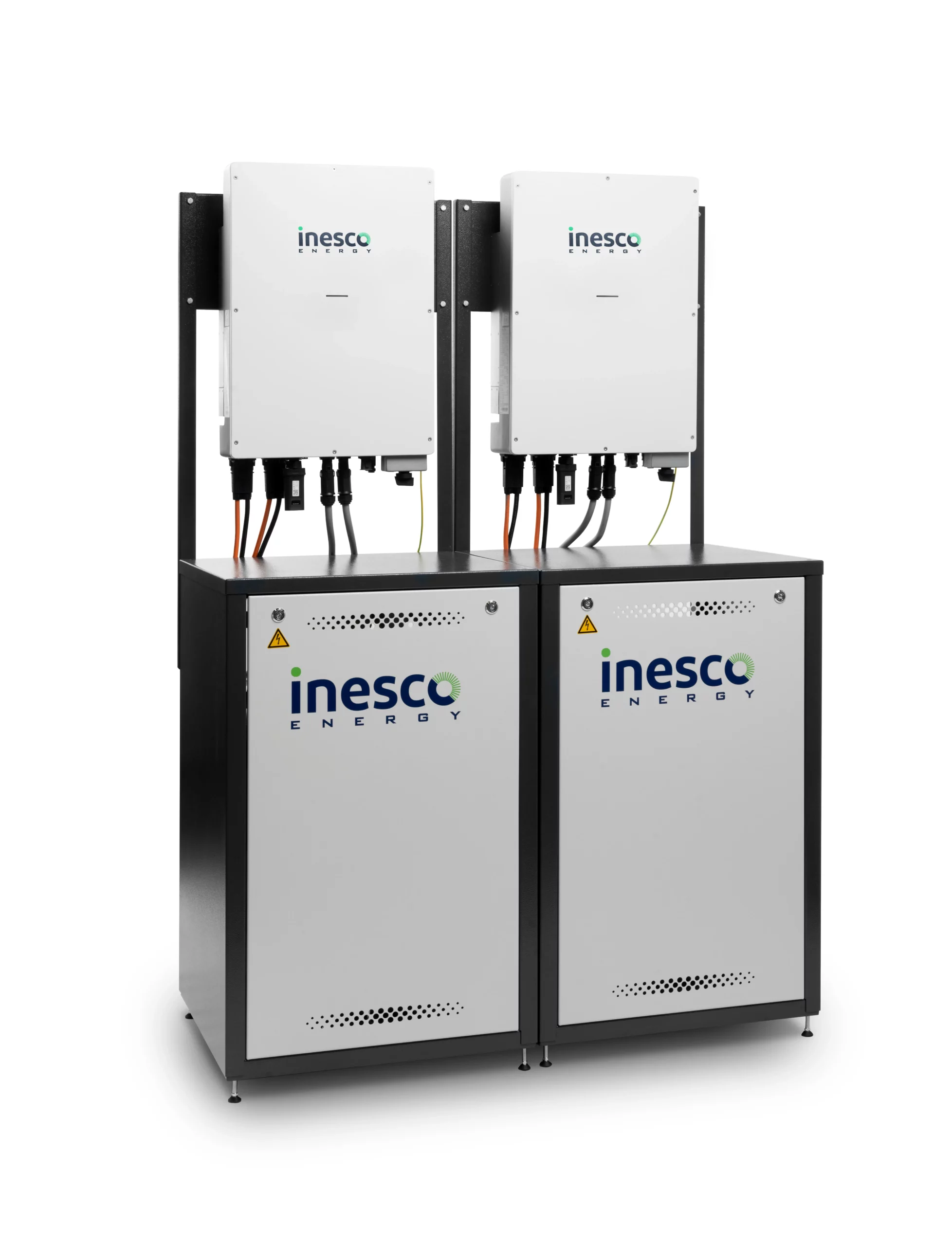 sodistore home Natrium-Ionen-Speicher von inesco mit zwei Batterieschränken und zwei Wechselrichtern